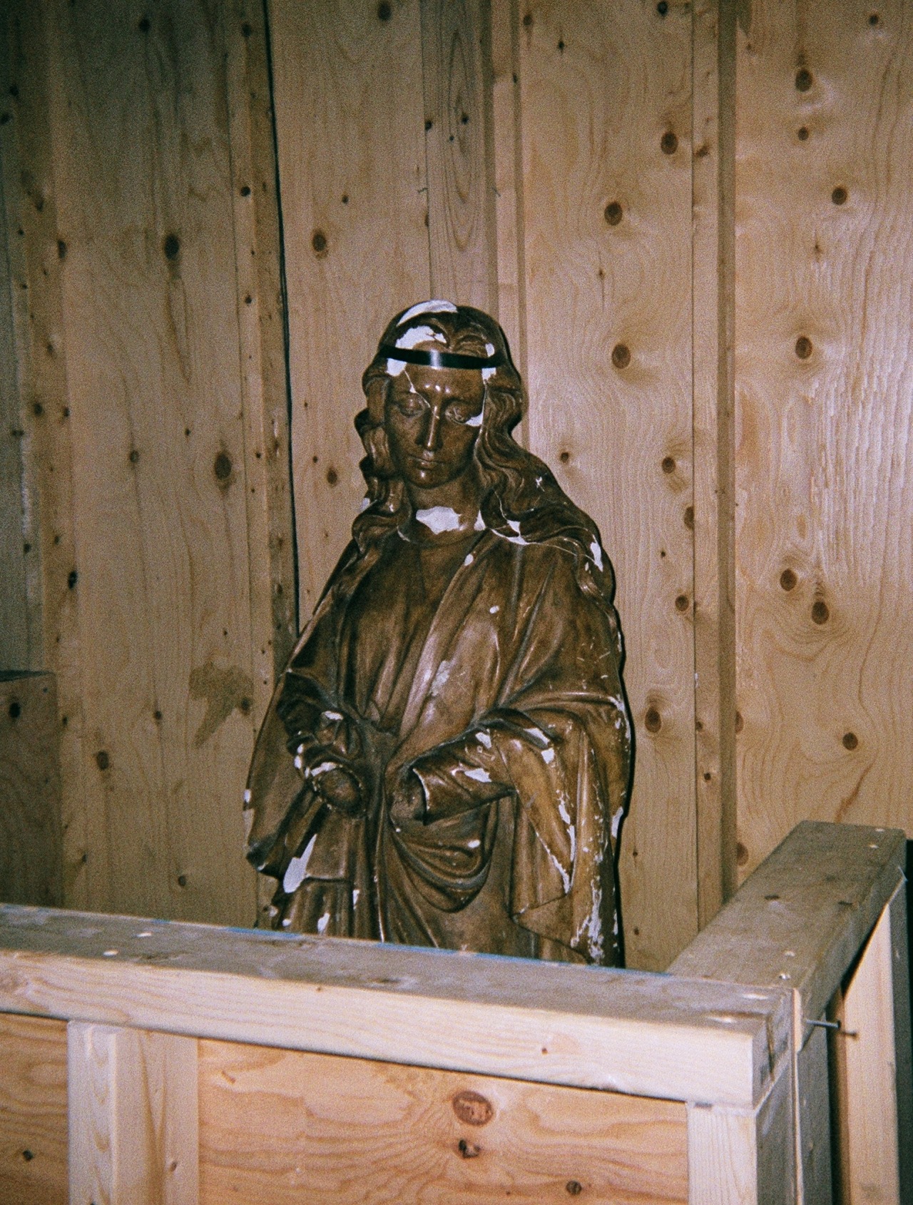 statue